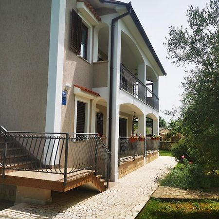 Garden Apartment Maria Врсар Экстерьер фото