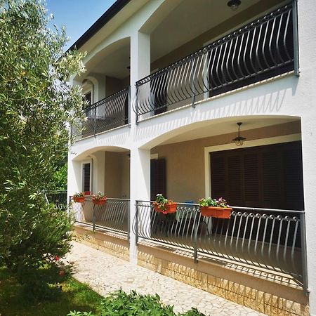 Garden Apartment Maria Врсар Экстерьер фото