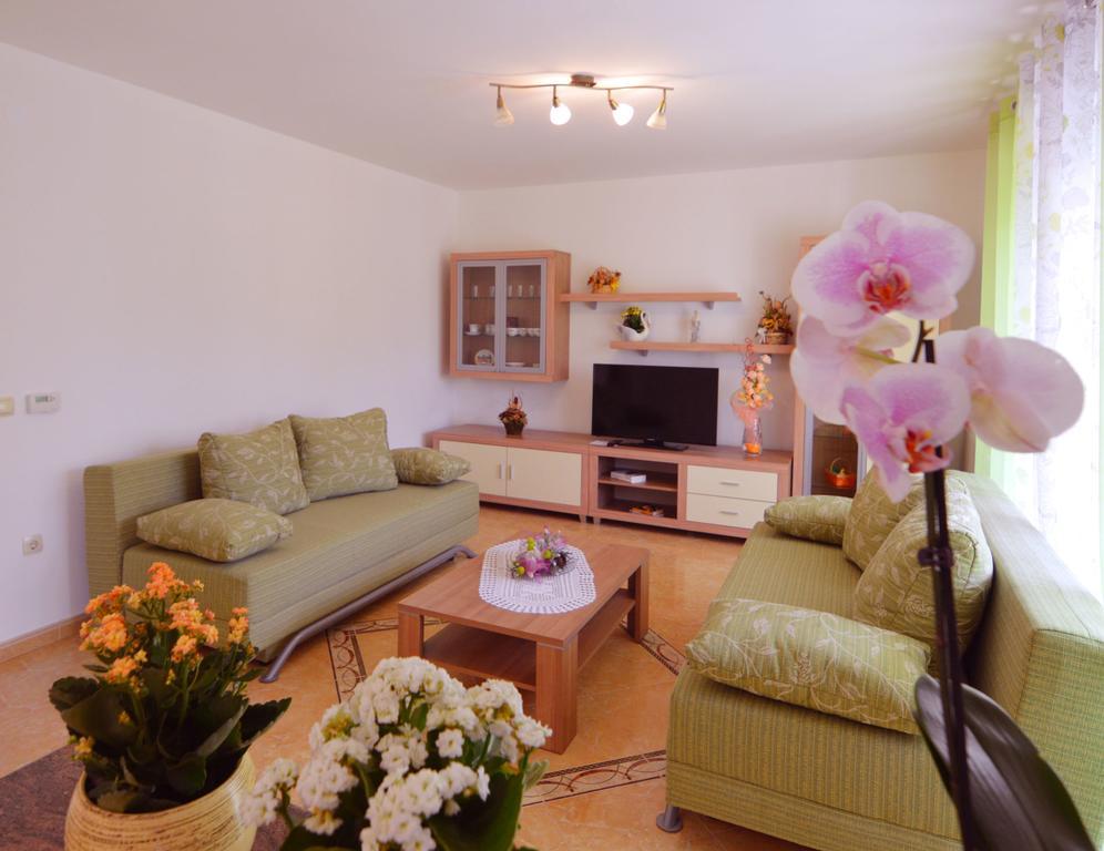 Garden Apartment Maria Врсар Экстерьер фото