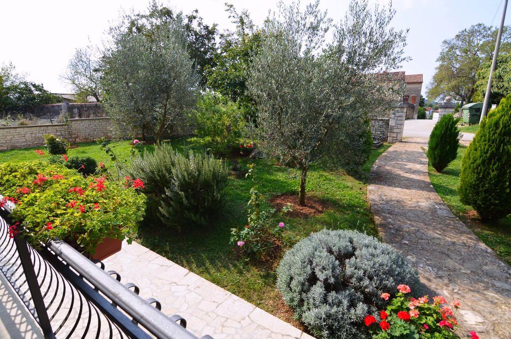 Garden Apartment Maria Врсар Экстерьер фото
