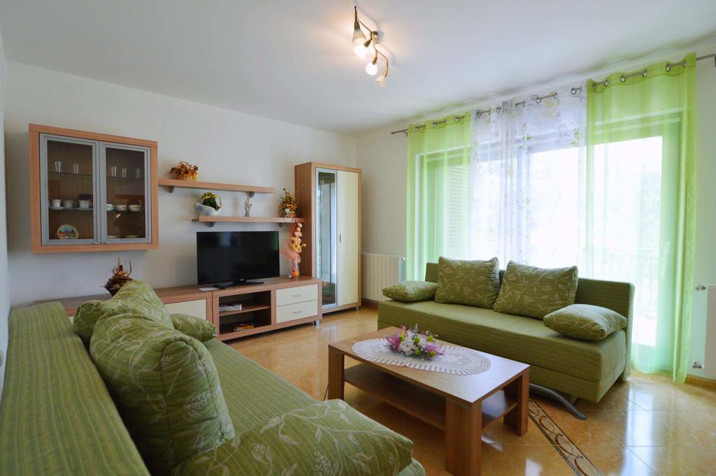 Garden Apartment Maria Врсар Экстерьер фото