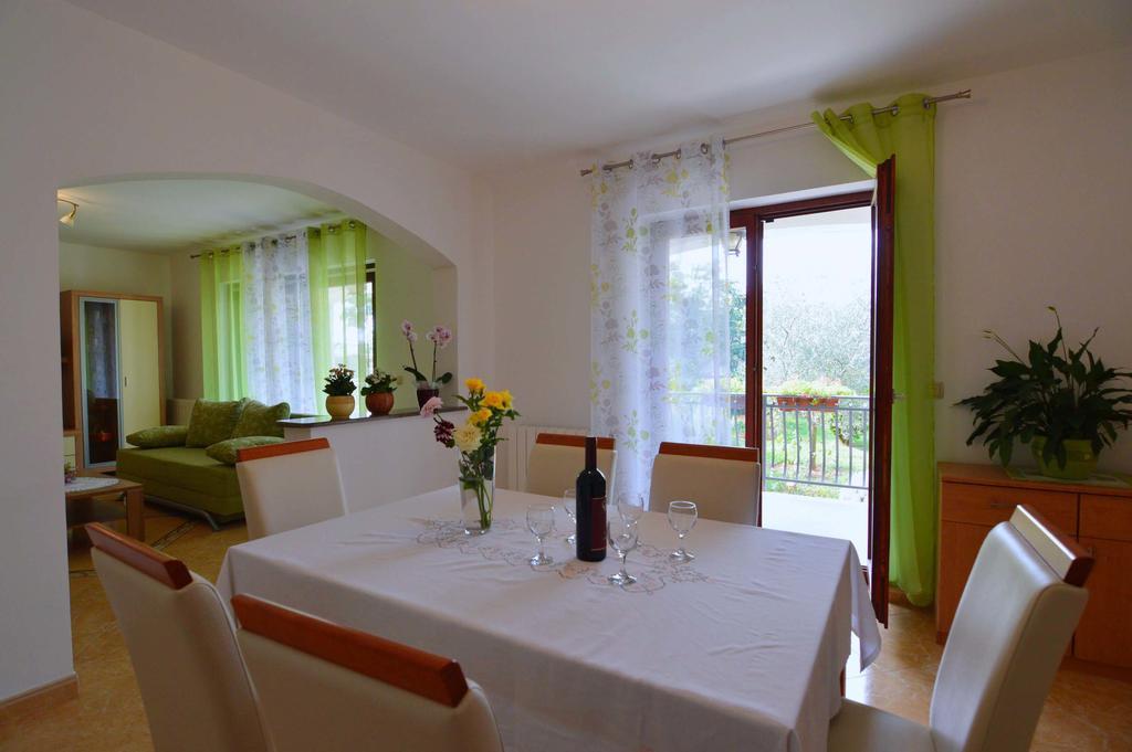 Garden Apartment Maria Врсар Экстерьер фото
